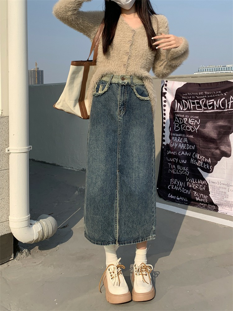 Chân Váy Jean Form Dài Xẻ Tà chất jean mềm dầy dặn, co giãn dễ mặc,kiểu dáng mang phong cách thời trang bụi,trẻ trung và năng động,dễ phối đồ. Váy có thể đi chơi,đi làm,đi tiệc
