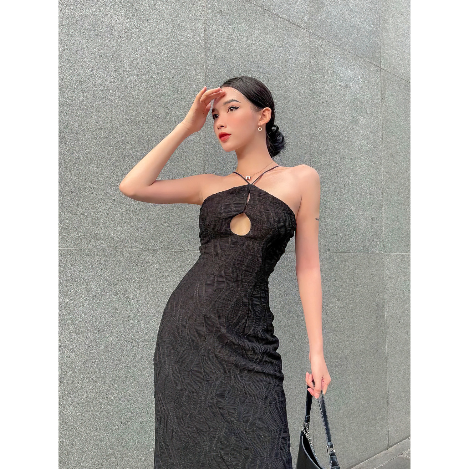 Hình ảnh Đầm cổ yếm MINA thiết kế ôm body chất liệu ren gợn sóng quyến rũ - MN226