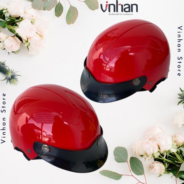 Mũ bảo hiểm trẻ em cho bé mẫu giáo mầm non rất đơn giản nhưng chắc chắn và an toàn cho bé từ 2 tuổi đến 5 tuổi, nón bảo hiểm bảo hộ cho bé rất đẹp màu đỏ Vinhan MBH07