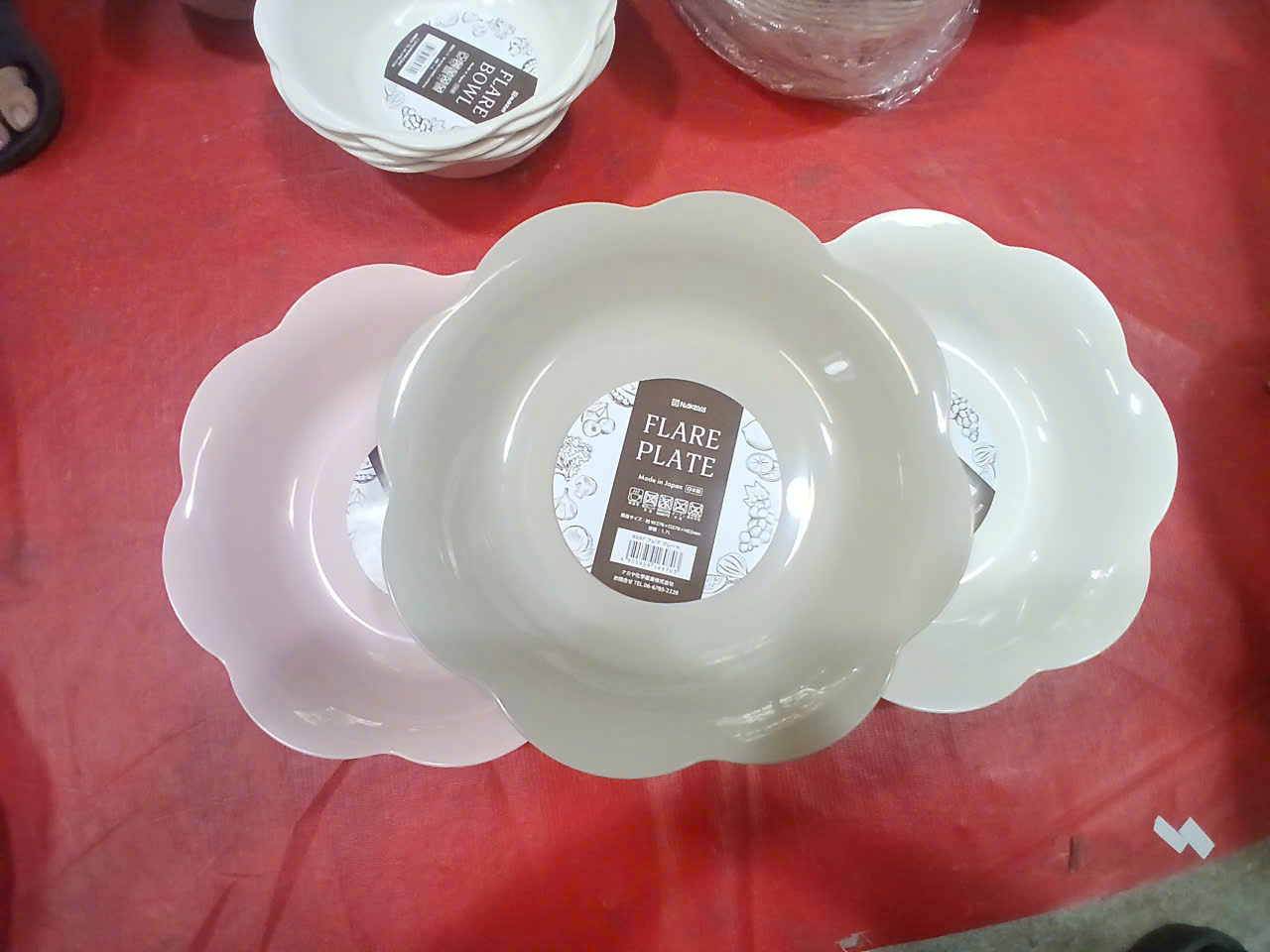 Đĩa nhựa hình cánh hoa Nakaya Flare Plate 1.7L - Hàng Nội Địa Nhật Bản