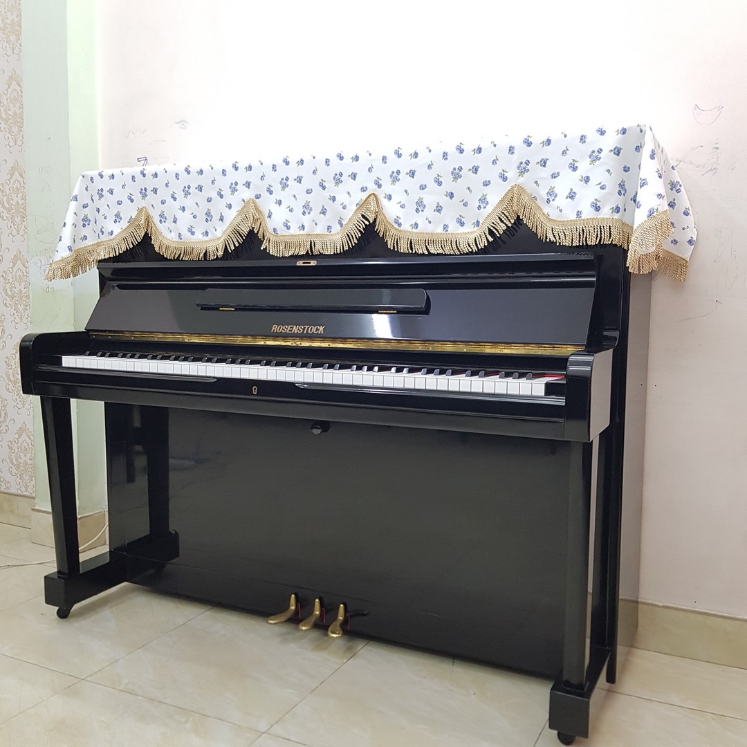 Khăn phủ đàn Piano mẫu nền vải trắng hoa xanh dương nhỏ