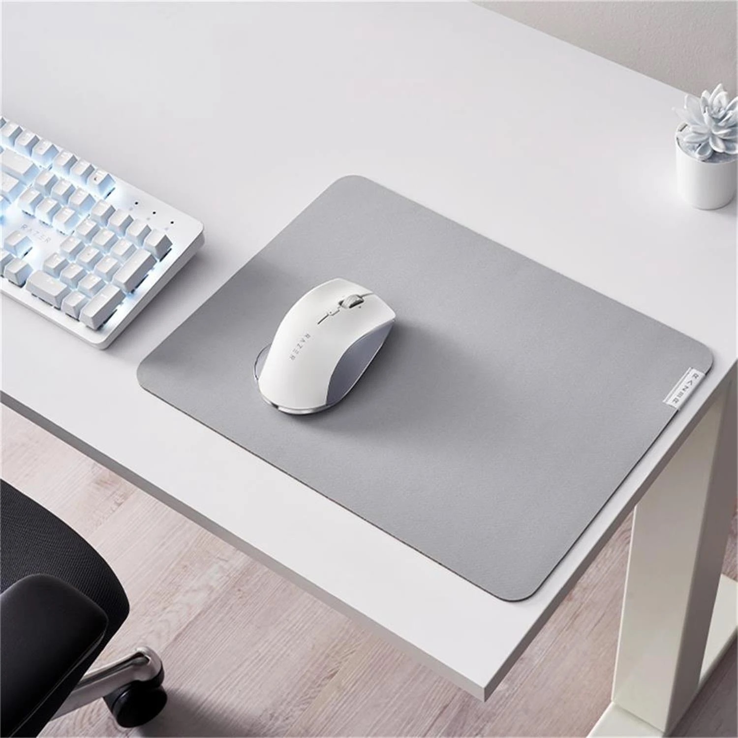 Tấm lót chuột Razer Pro Glide-Soft Mat_Mới, hàng chính hãng