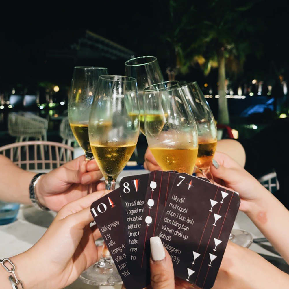 Bộ Bài Ừng Ực Deluxe Drinking Game Uống Rượu Bia Trên Bàn Nhậu Hot Trend 2021 52 Lá Thách Thức