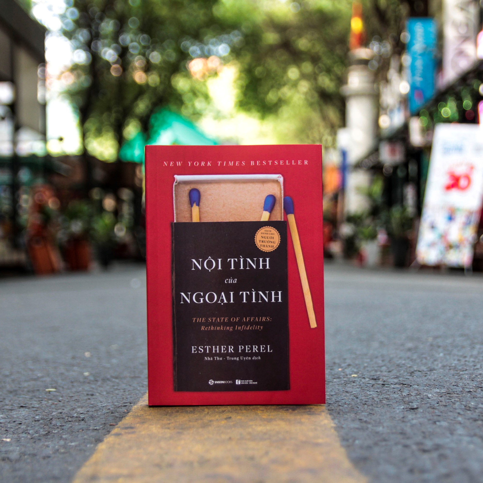 Combo 2 cuốn: Nội tình của ngoại tình + Này cô gái, thức tỉnh đi