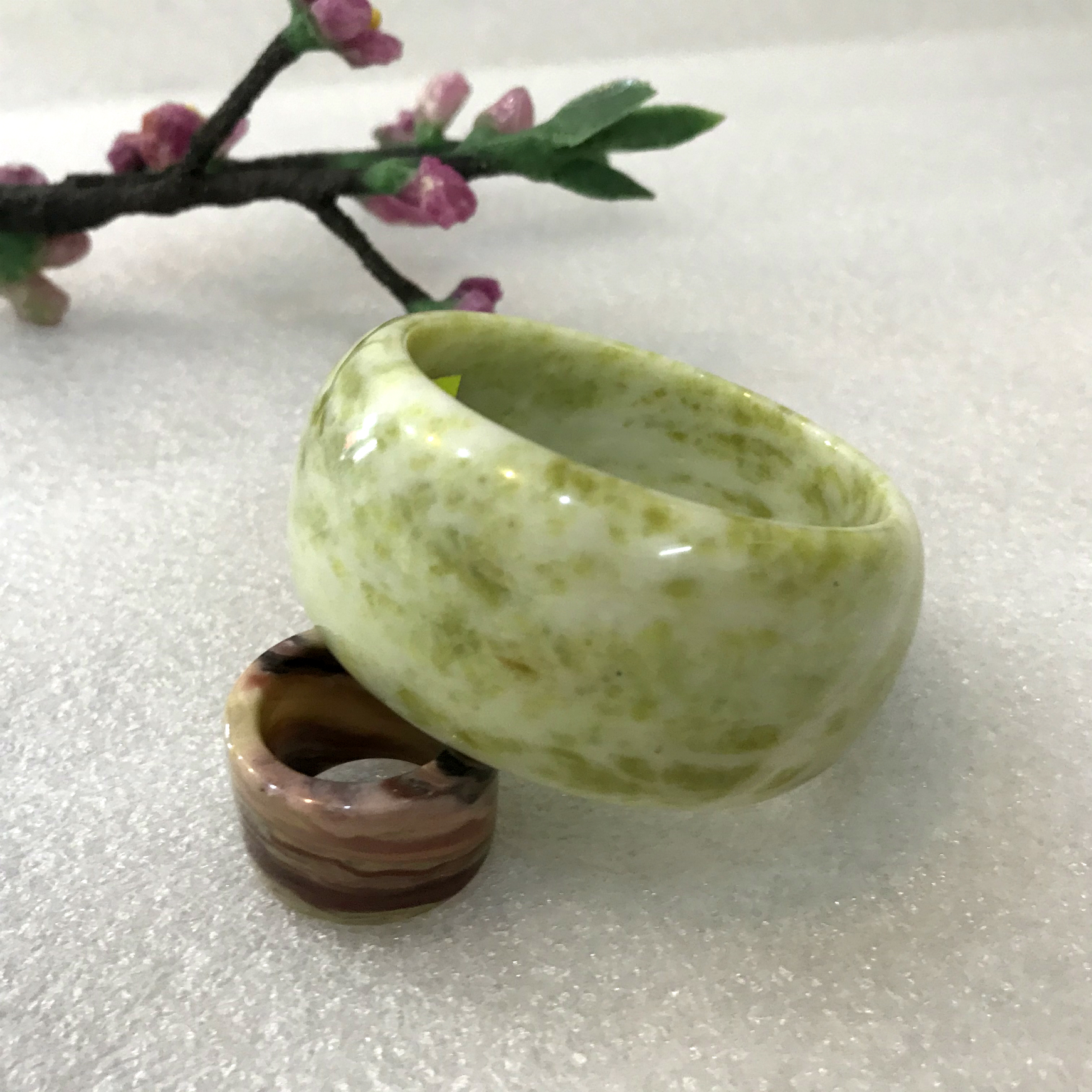 Vòng tay cẩm thạch nam bản to, bản hẹ, bản dày hay bản cao 3cm đá tự nhiên của VN