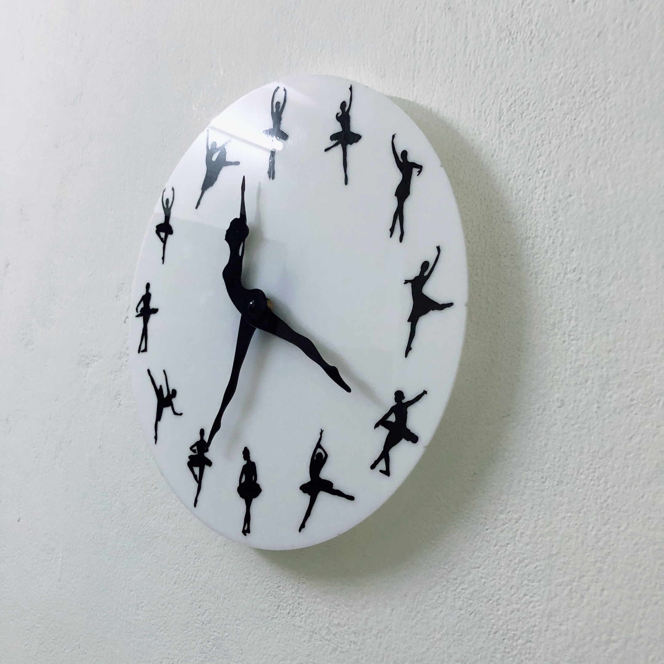 Đồng Hồ Treo Tường Độc Đáo Vui Vẻ Múa Ba Lê