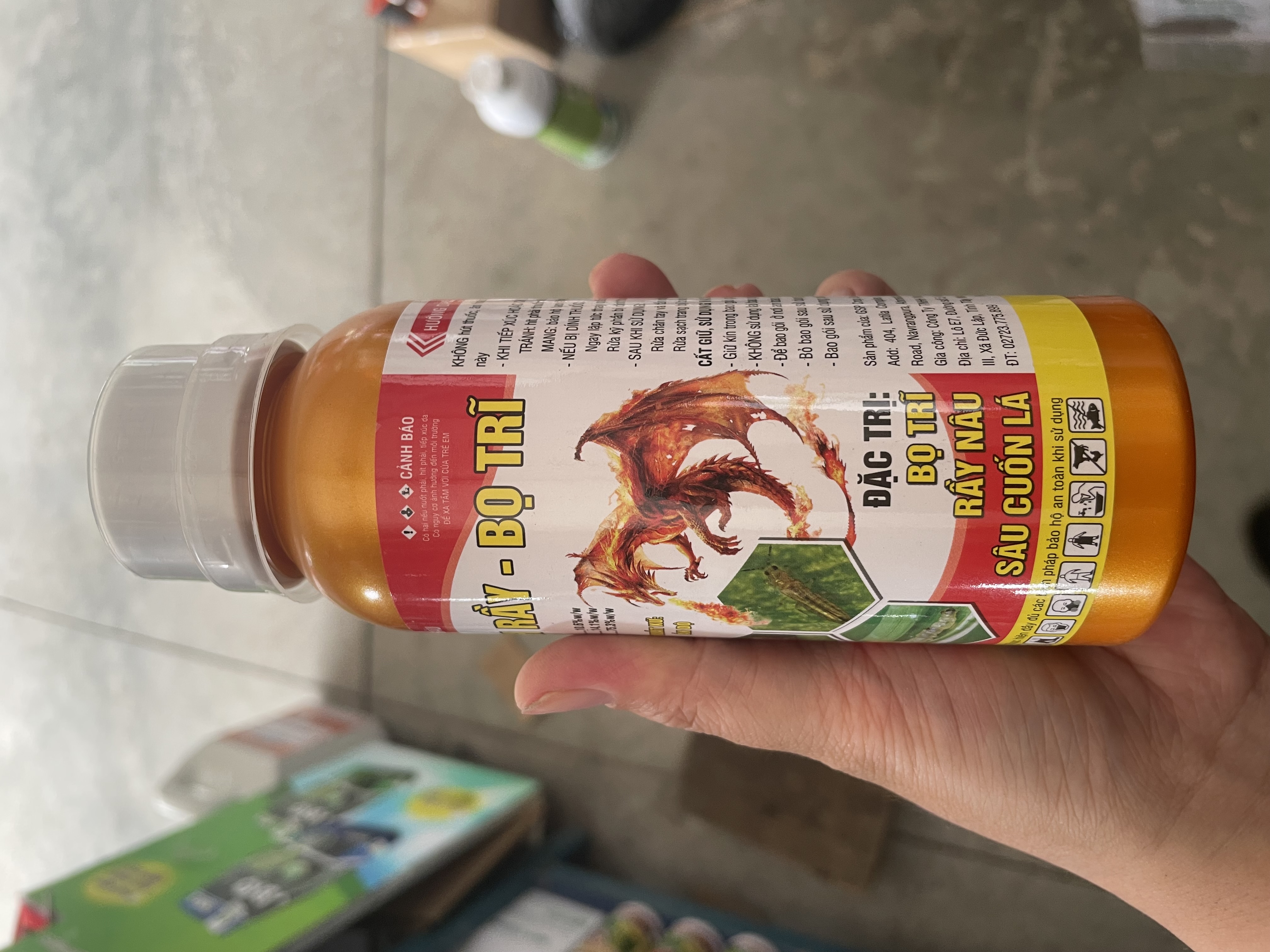 thuốc trừ sâu Sạch Rầy - Bọ Trĩ Đặc trị bọ trĩ, rầy nâu, và sâu cuốn lá.