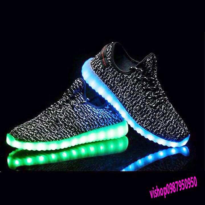 Giày phát sáng màu đen sần phát sáng 7 màu 11 chế độ đèn led tặng kèm dây giày phát sáng mã UP2 Lsp12