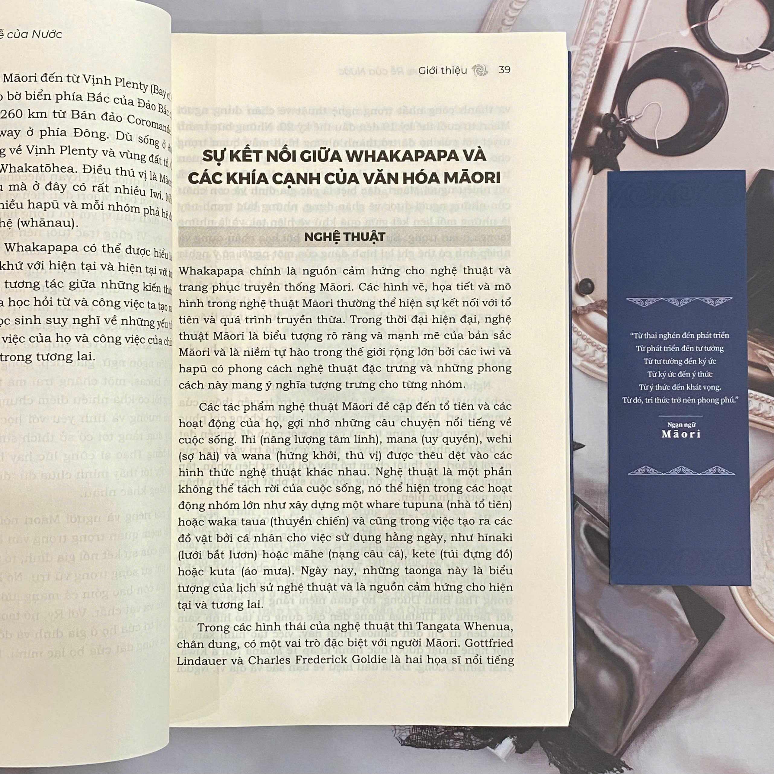 Sách - Whakapapa: Rễ của nước