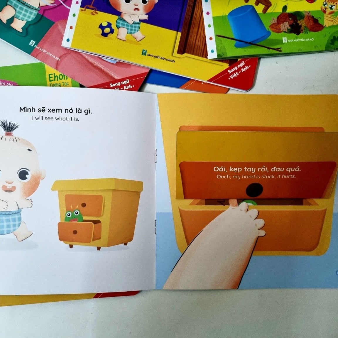 Bộ Ehon tương tác lật mở – Kỹ năng an toàn cho bé (song ngữ Việt – Anh) - NTbooks