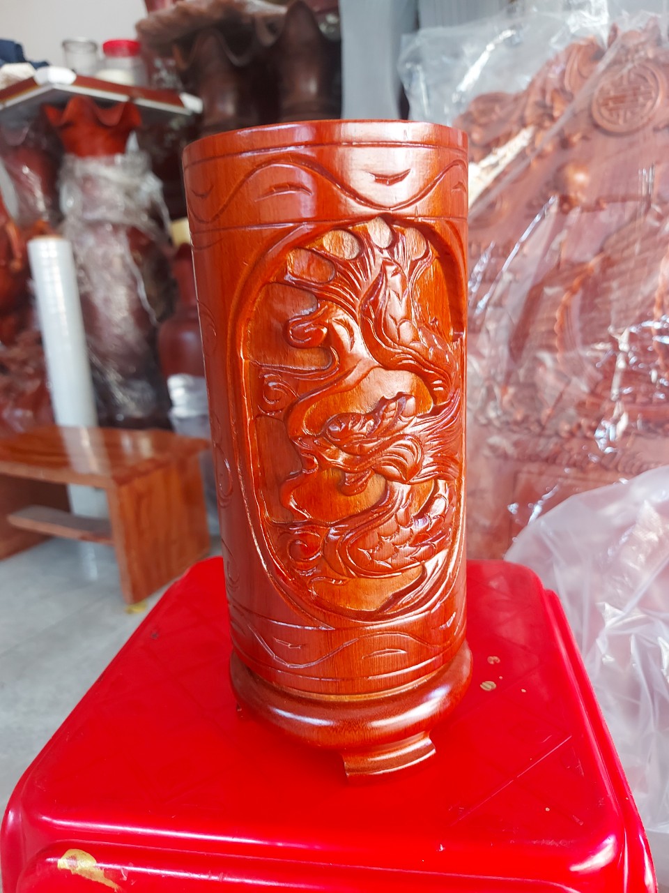 Ống đựng nhang gỗ lim hoạ tiết chạm rồng nguyên khối cao 25 cm
