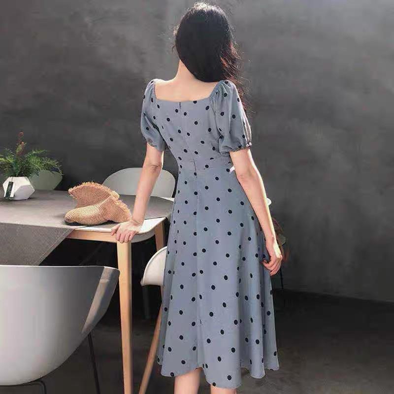 Đầm chấm bi cổ vuông