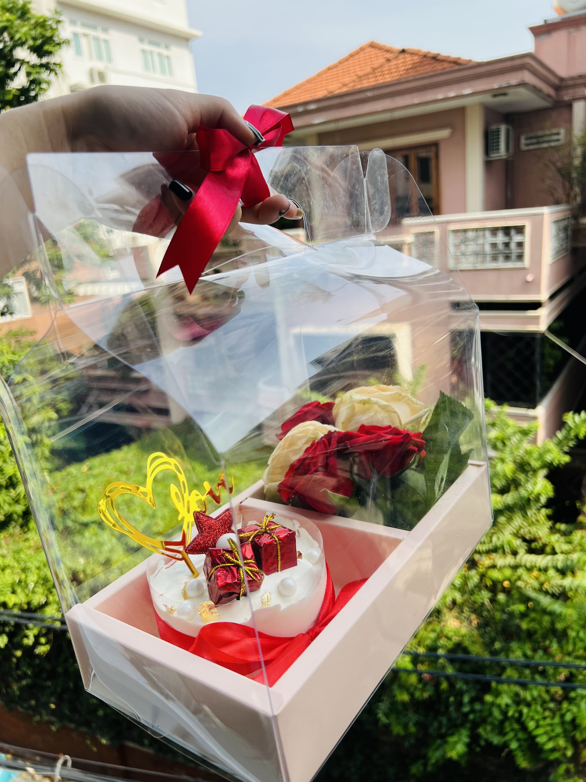 Bánh Kem Phô Mai Và Hoa Tươi