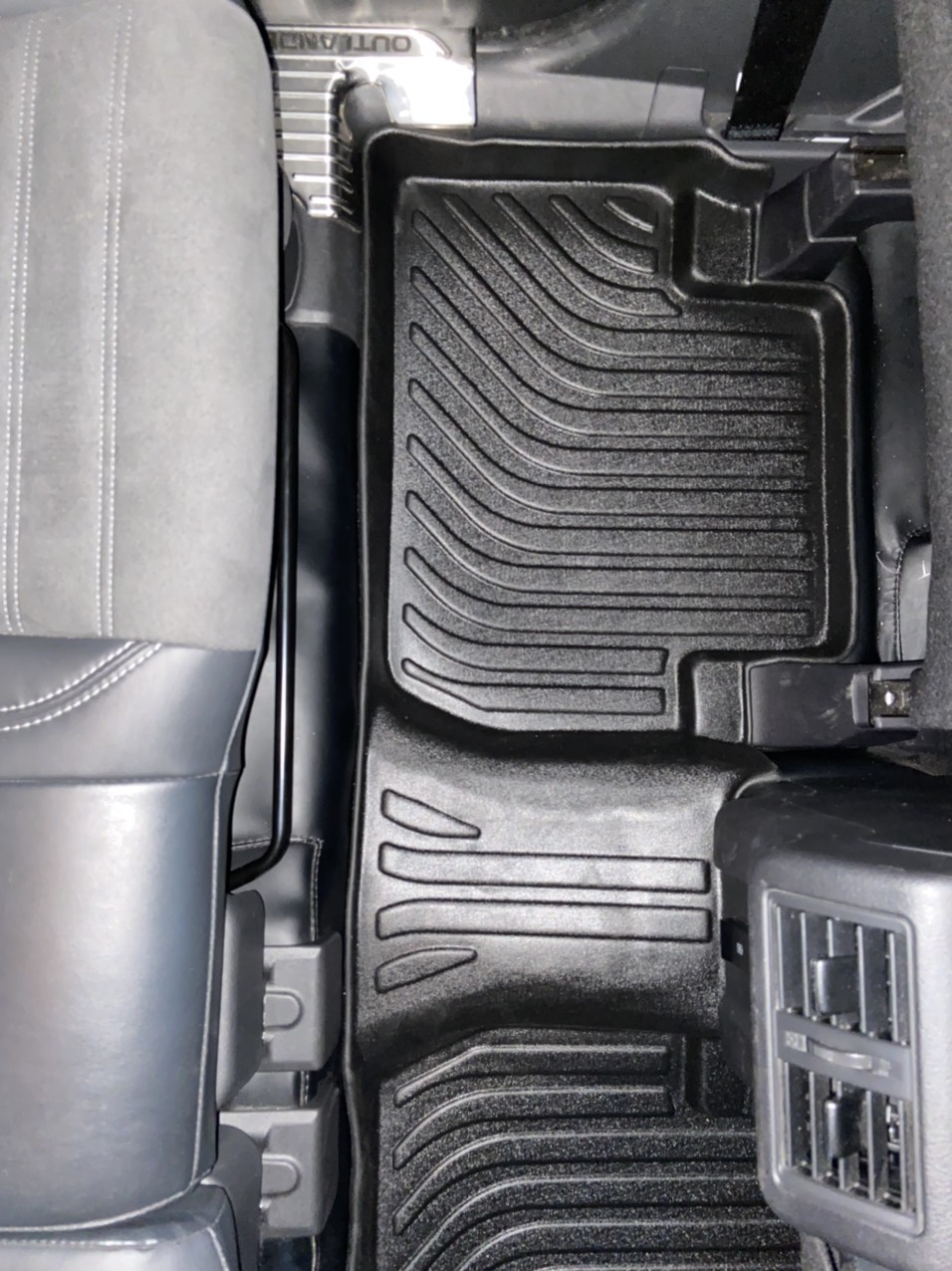 Hàng loại 2 Thảm lót sàn xe Mitsubishi outlander 2014-2022 nhãn hiệu Macsim TPE- 3 hàng ghế