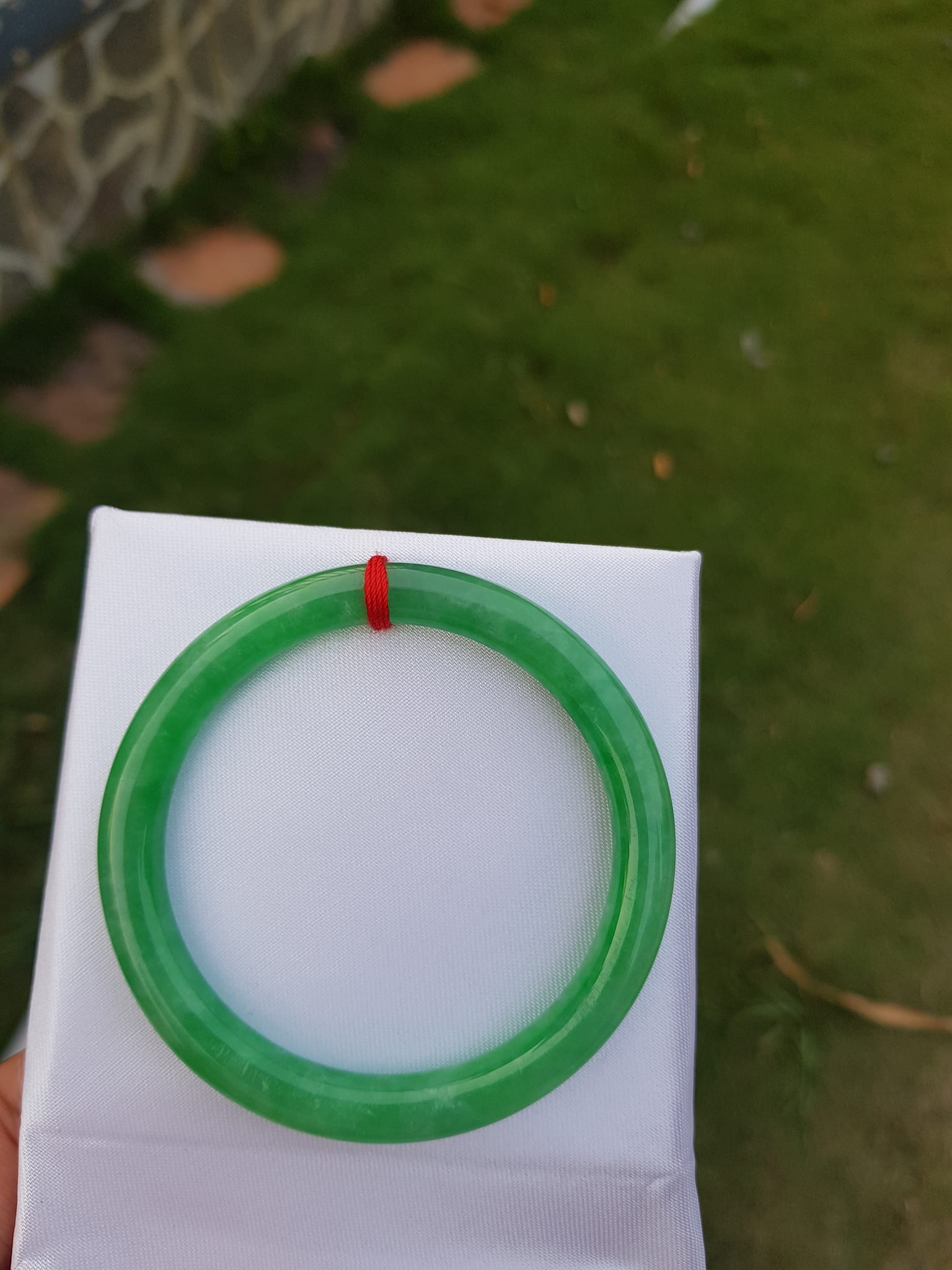 Vòng Đeo Tay Đá Cẩm Thạch Lý 52mm Size vòng 52mm x dầy 7mm màu xanh lá đẹp Nữ mệnh thủy mộc hỏa trên 50kg - 57kg đeo ạ