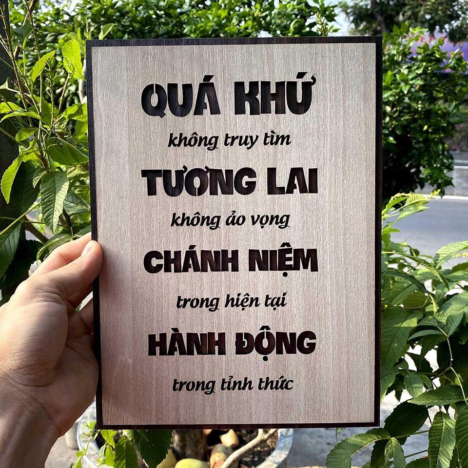 Tranh động lực CARINA T029- Quá khứ không truy tìm, Tương lai ảo vọng, Chánh niệm trong hiện tại, Hành động trong tỉnh