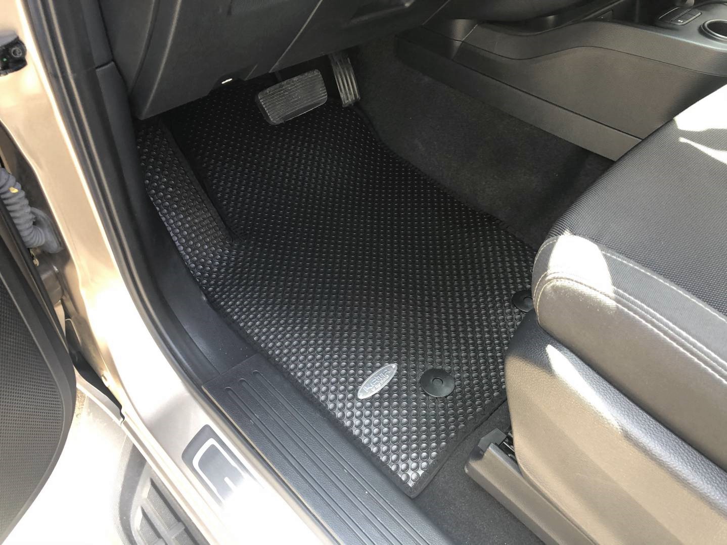 Thảm lót sàn ô tô KATA cho xe Ford Everest - Khít với sàn xe, Chống thấm, Không mùi, Không ẩm mốc