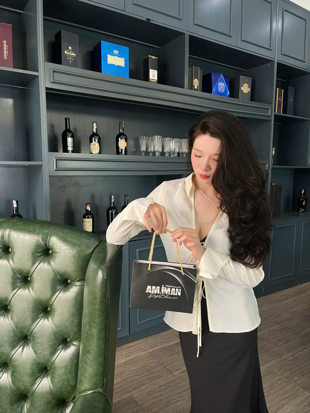 Combo bộ đôi toàn diện AMMAN: Sữa tắm gội AM FANTASTIC 5 in 1 365ml &amp; Bọt vệ sinh AM CHERISH 120ml kèm hộp túi làm quà tặng