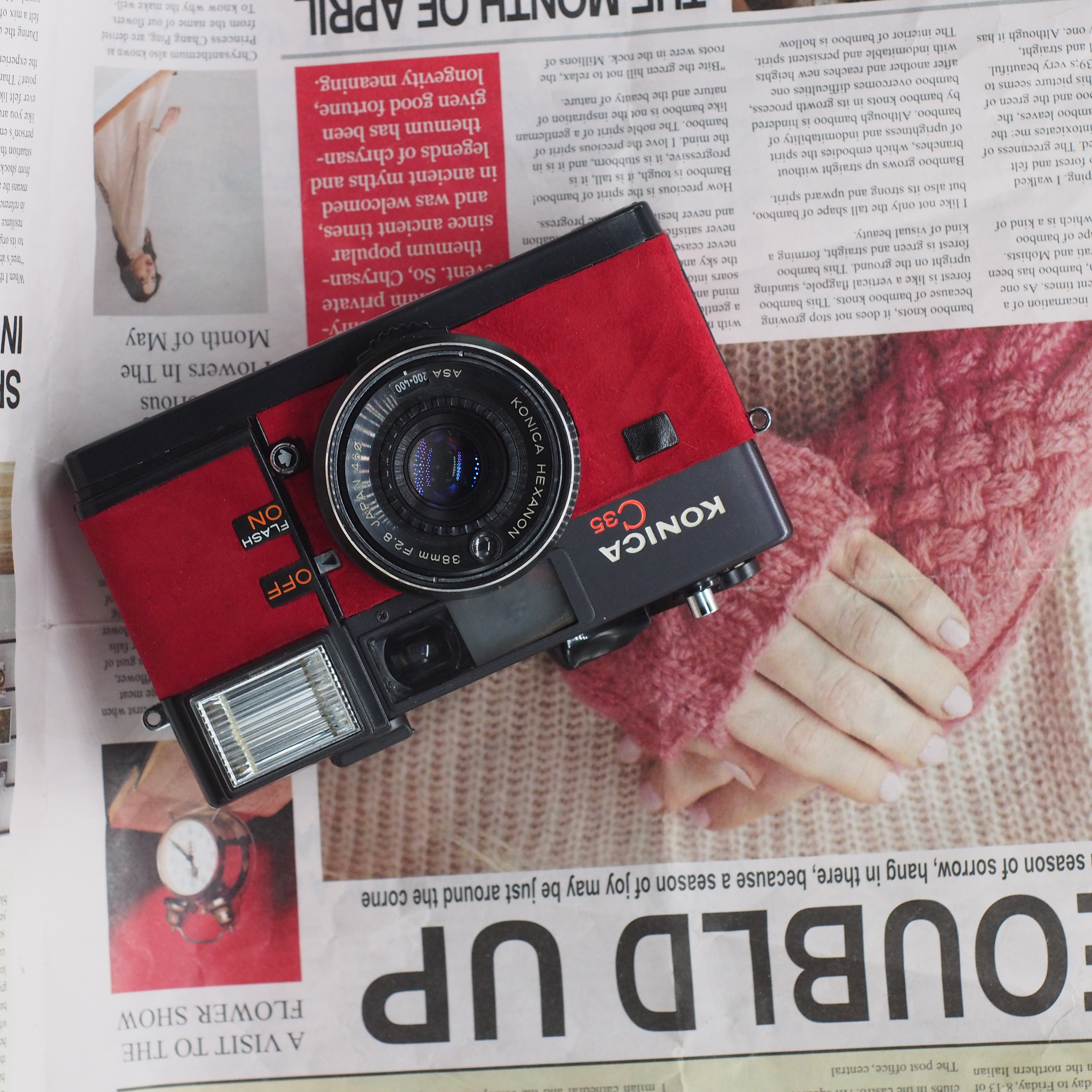 Máy ảnh film Konica C35 EF 35mm F/2.8 màu đỏ không flash