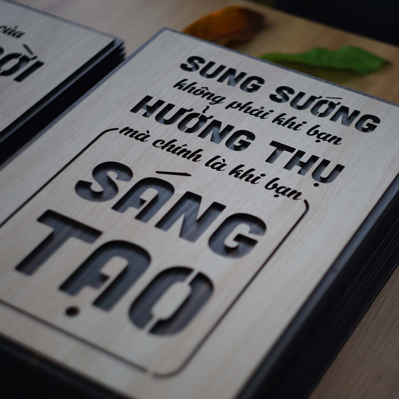 Tranh tường cao cấp TBIG108: Sung sướng không phải khi bạn hưởng thụ mà là khi bạn sáng tạo