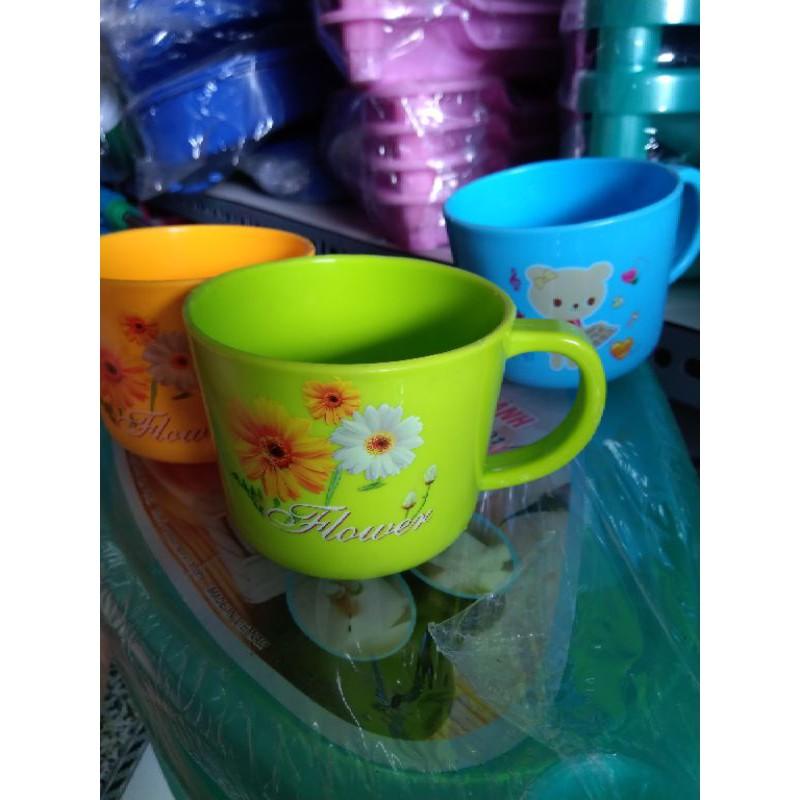 Ca nhựa uống nước