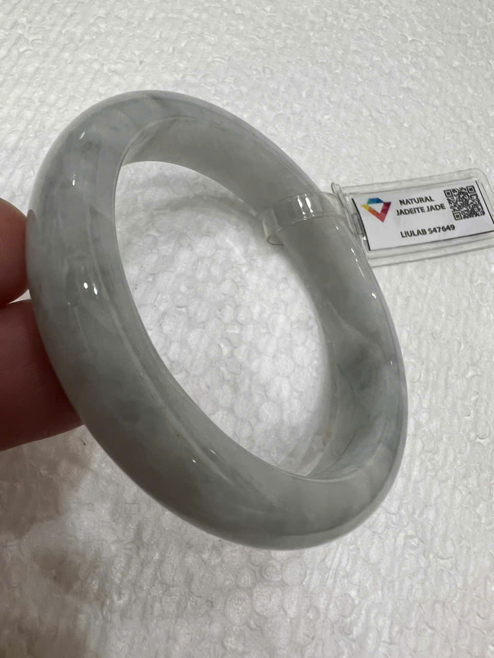 Vòng Cẩm Thạch Tự Nhiên Bản Hẹ Type A Ni 55mm Cao 12mm Dầy 8mm Kiểm Định Liulab 547649 Màu Trắng Bông Bông bóng sang đẹp xinh xắn các Chị mệnh Kim mệnh Thủy 53kg - 58kg đeo tay sang sịn ạ