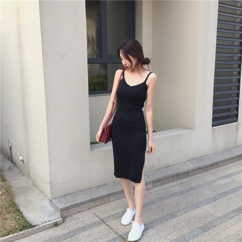 Váy Ngắn Hai Dây Xẻ Bên