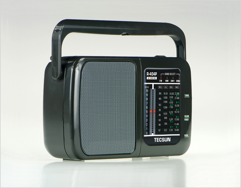 ĐÀI RADIO 4 BĂNG TẦN TECSUN R-404P có cắm nguồn điện 220V