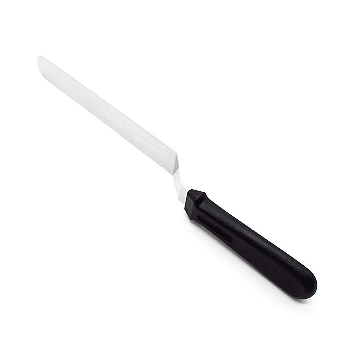 Spatulas Cubits với bánh ngọt bằng thép không gỉ, thìa bánh ngọt góc, thìa thìa nghiêng với chiếc bánh trang trí với nhau, bộ 3