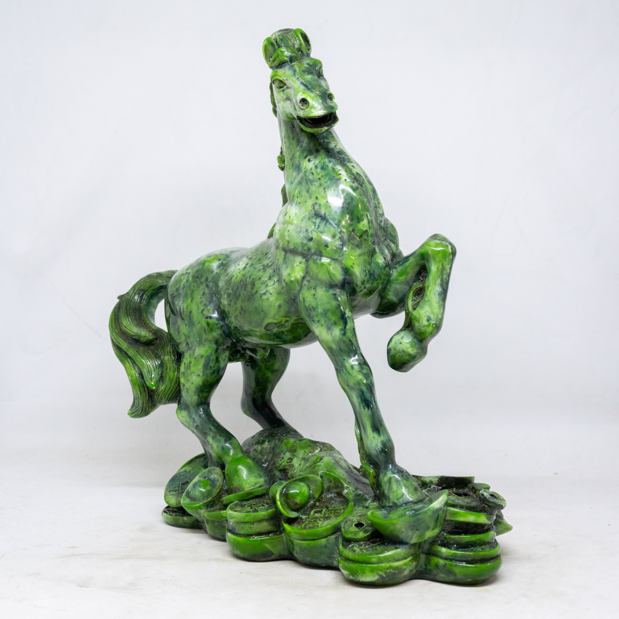 Tượng Ngựa tài lộc phong thủy cao 23cm bằng đá xanh ngọc bích