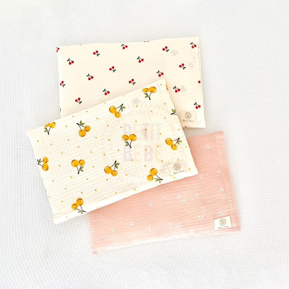 Gối mỏng lót đầu bé sơ sinh PETIT BEBE muslin thấm hút thoáng khí hoạ tiết cherry xinh xắn