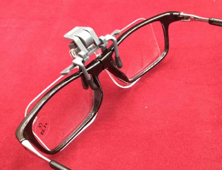 Kính lúp kẹp mắt kính Carson OD-14 Clip&amp;Flip 2x - Hàng Chính Hãng