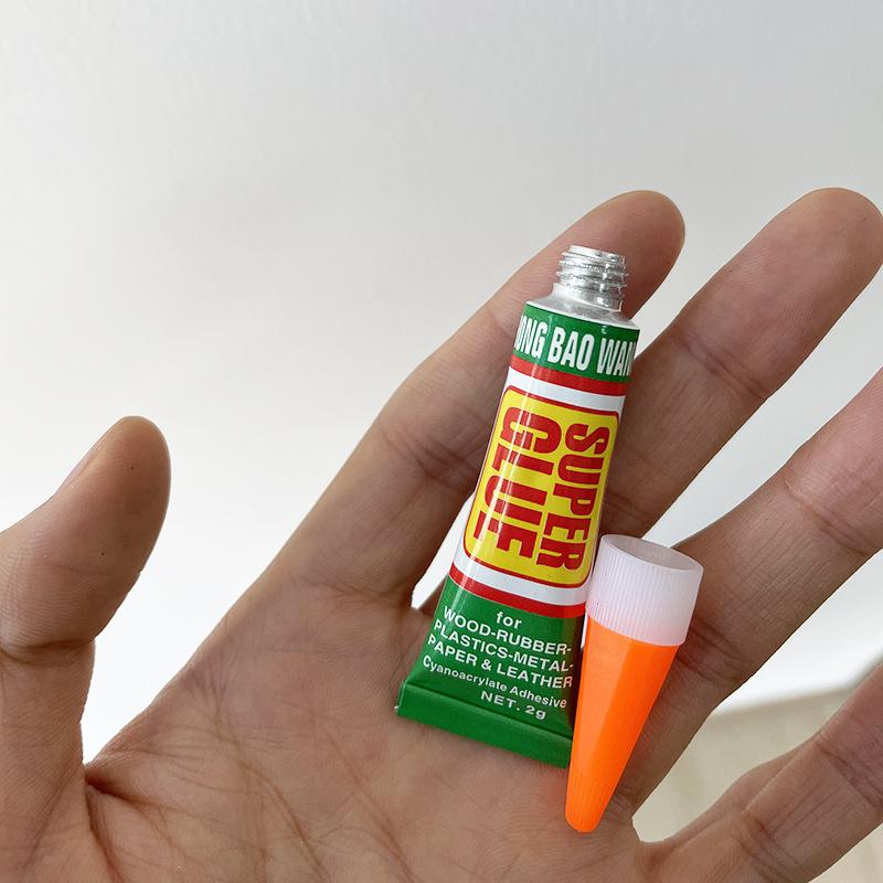 Keo dán đa năng Super glue siêu dính , lên mọi chất liệu gỗ, nhựa, đồ gốm, kim loại, da , móng tay an toàn khi sử dụng