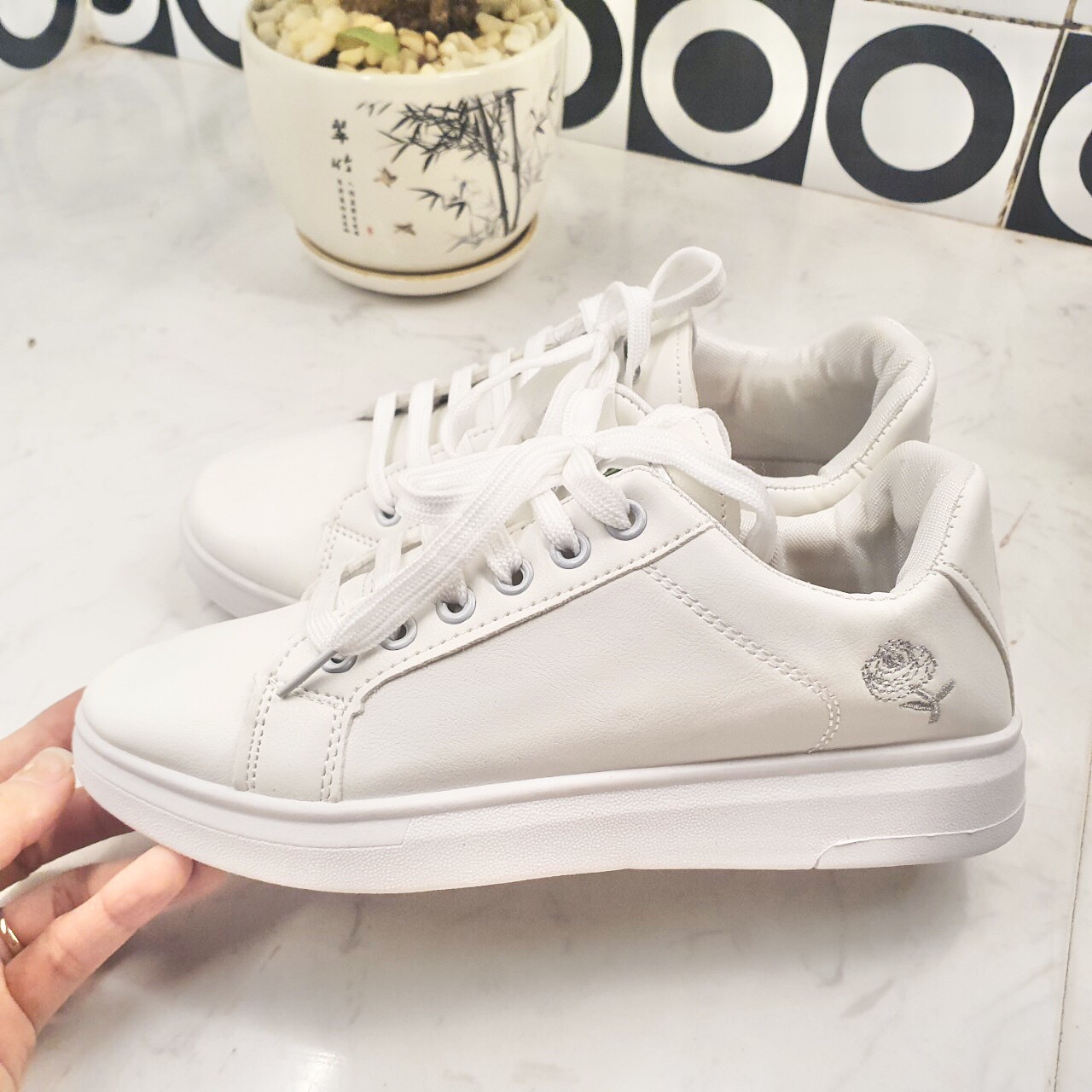 Giày thể thao nữ - giày sneaker nữ mầu trắng đế cao ST008W