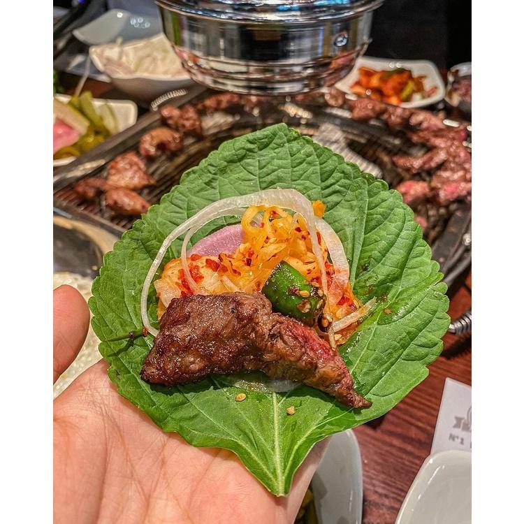 Lá mè ăn thịt nướng tươi ngon