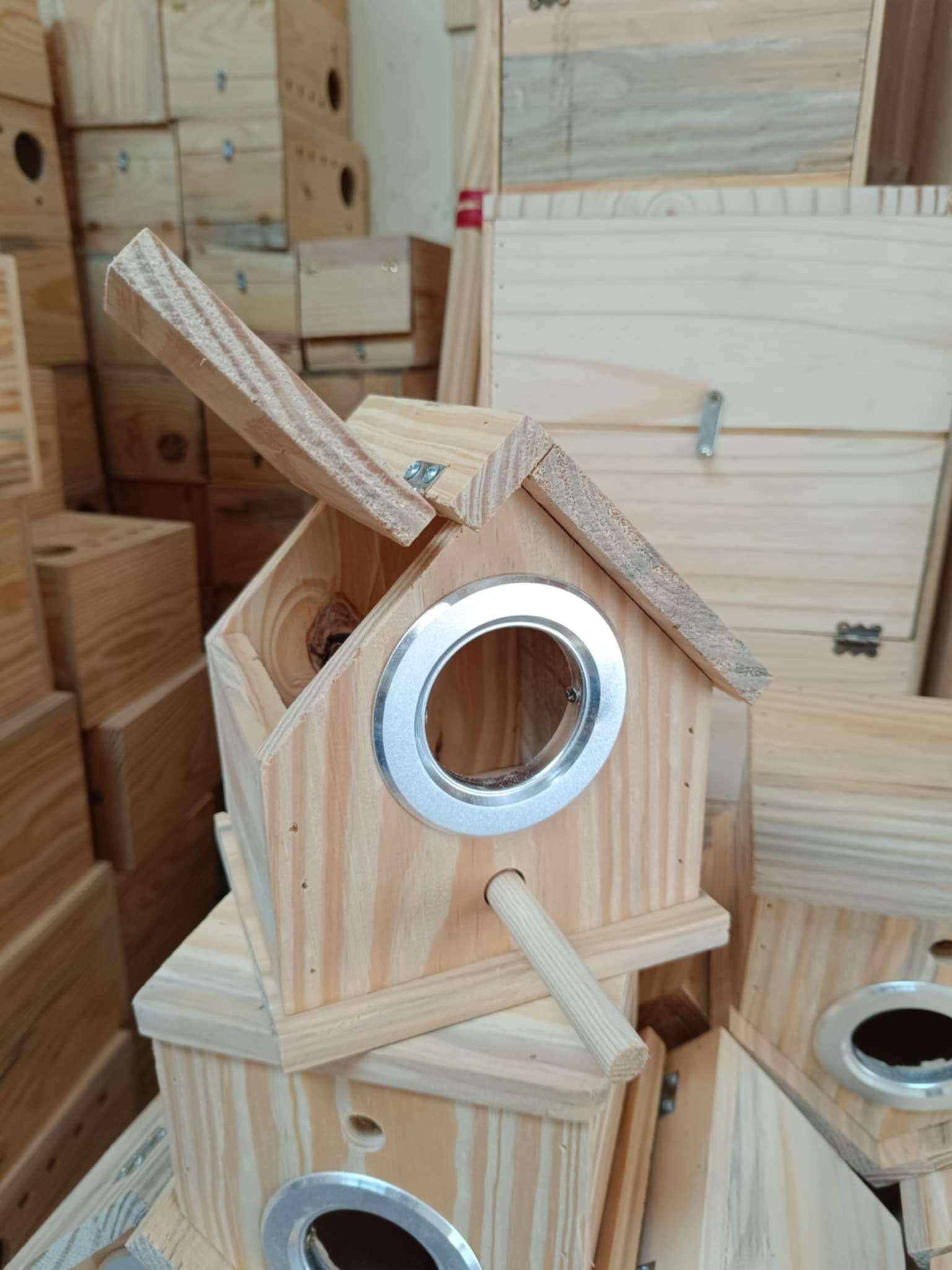 1 tổ mái nhà (dài 16 rộng 15 cao 20) dùng cho các dòng chim nhỏ, chim sẻ, yến phụng (có ốp nhôm lỗ tổ)