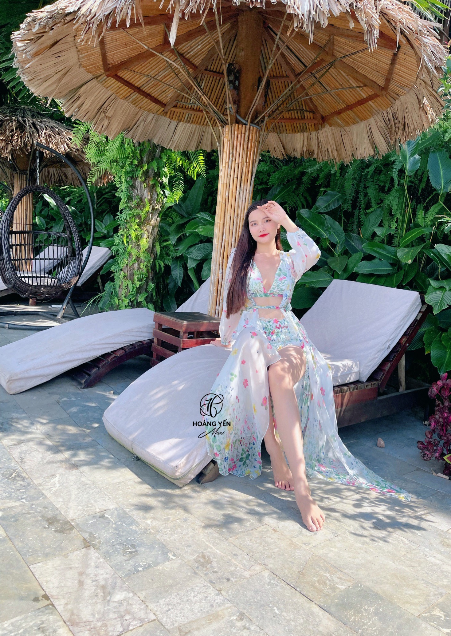 Bikini đi biển + áo choàng đi biển màu trắng in hoa cỏ chất tơ mềm mịn bây bổng HOANGYEN
