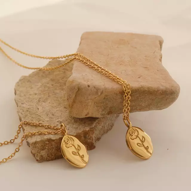 Vòng cổ mặt hoa hồng cho nữ