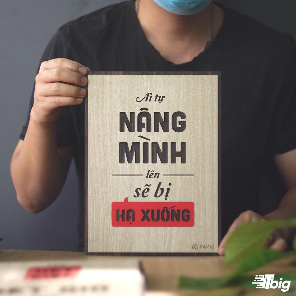 Tranh công giáo - Ai tự nâng mình lên sẽ bị hạ xuống 40x55cm