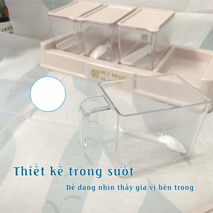 Bộ 4 lọ gia vị có thìa muỗng nhựa 2939 - Hũ đựng gia vị có nắp đậy, có khay đế sang trọng + tặng kẹp tóc mỏ vịt