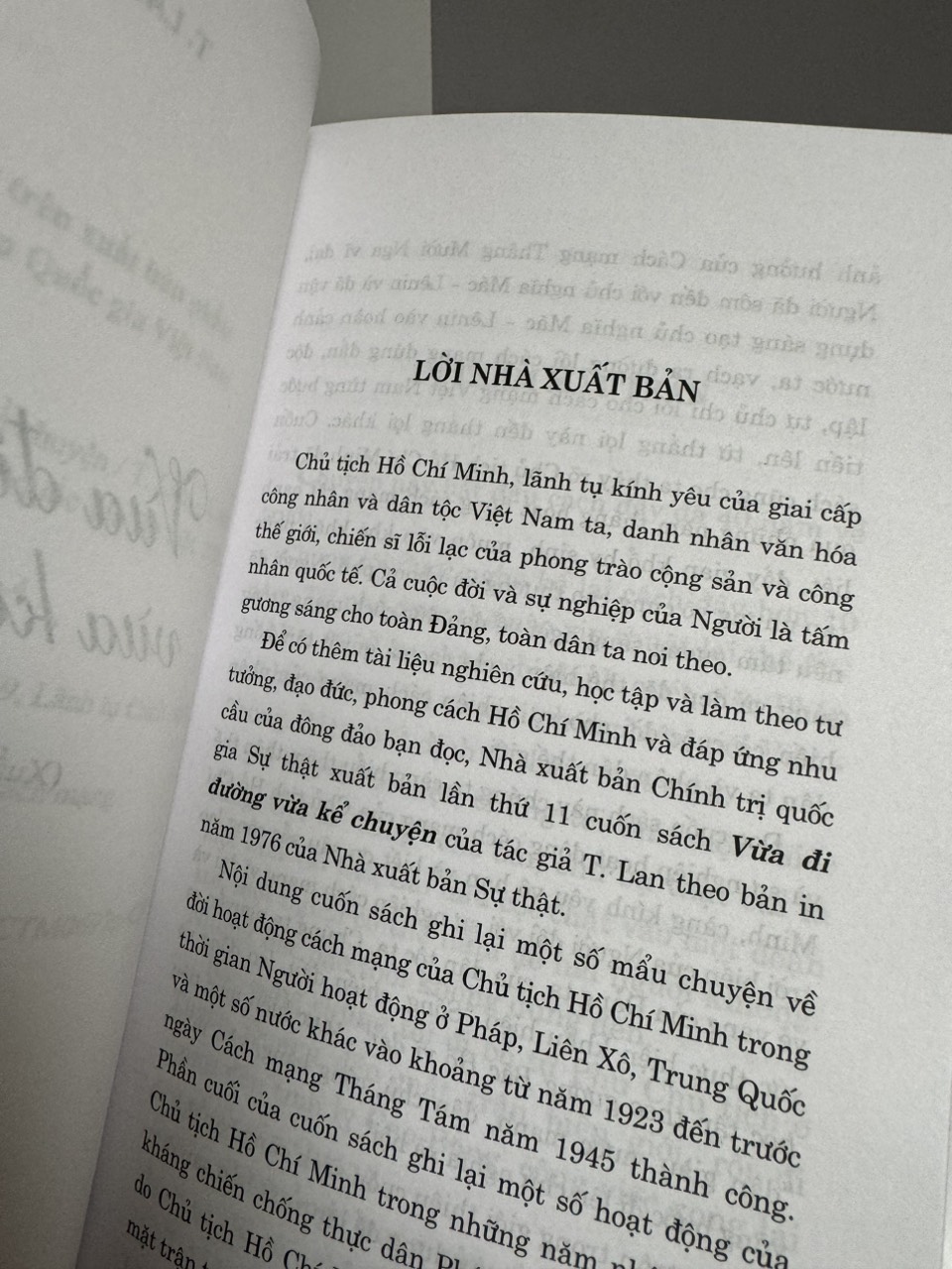 Sách - VỪA ĐI ĐƯỜNG VỪA KỂ CHUYỆN - T. Lan - NXB Chính Trị Quốc Gia Sự Thật.