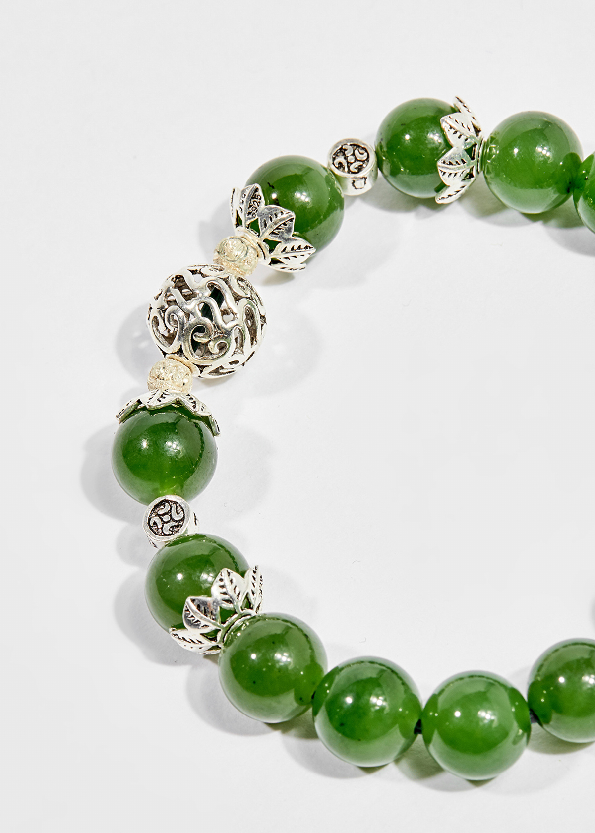 Vòng tay phong thủy đá ngọc bích charm ngựa 10mm mệnh hỏa , mộc - Ngọc Quý Gemstones