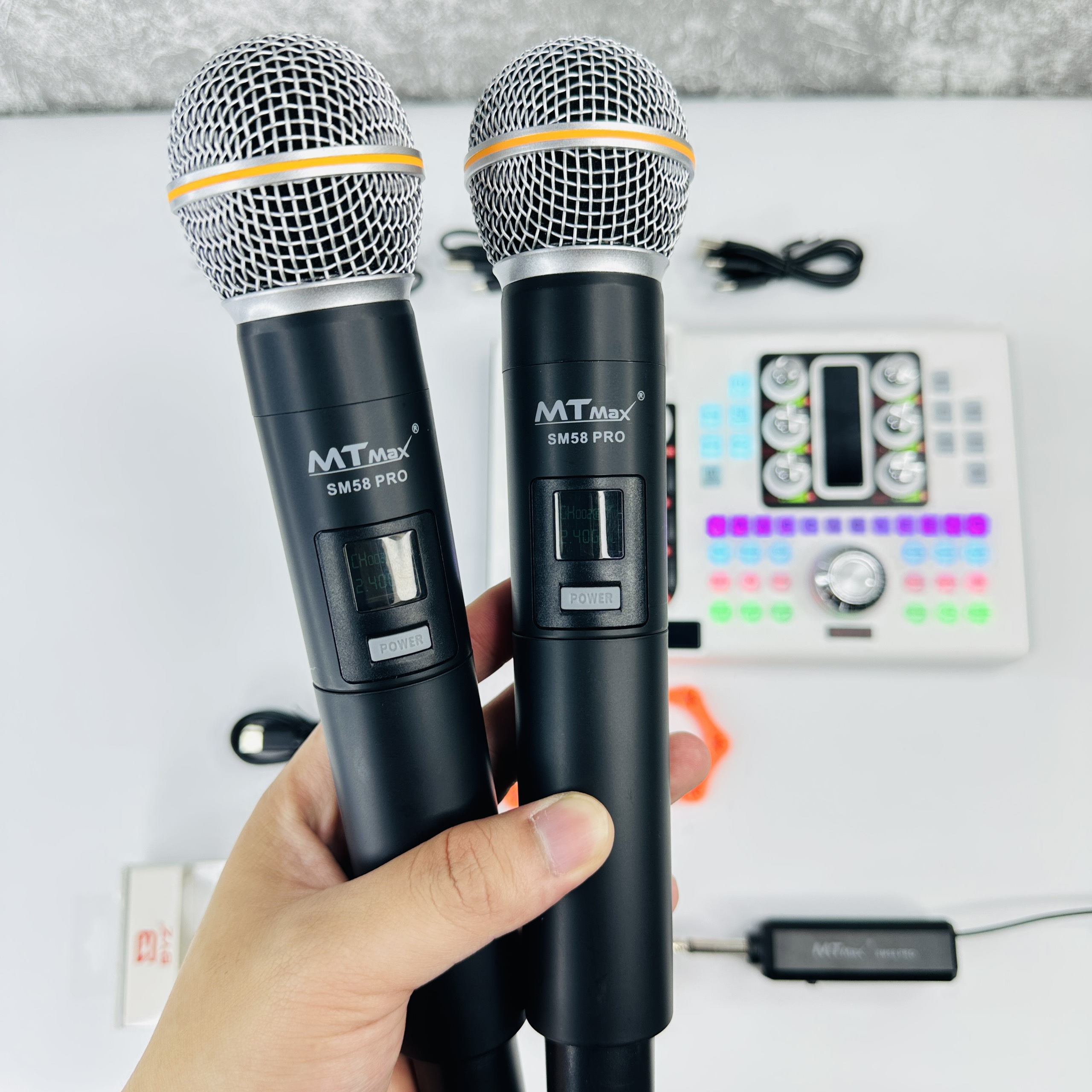 Combo thu âm livestream karaoke online toptop sound card X6 Pro và 2 Micro song ca SM58 Pro không dây tiện lợi không vướng víu dễ dàng lắp đặt Hàng Chính Hãng