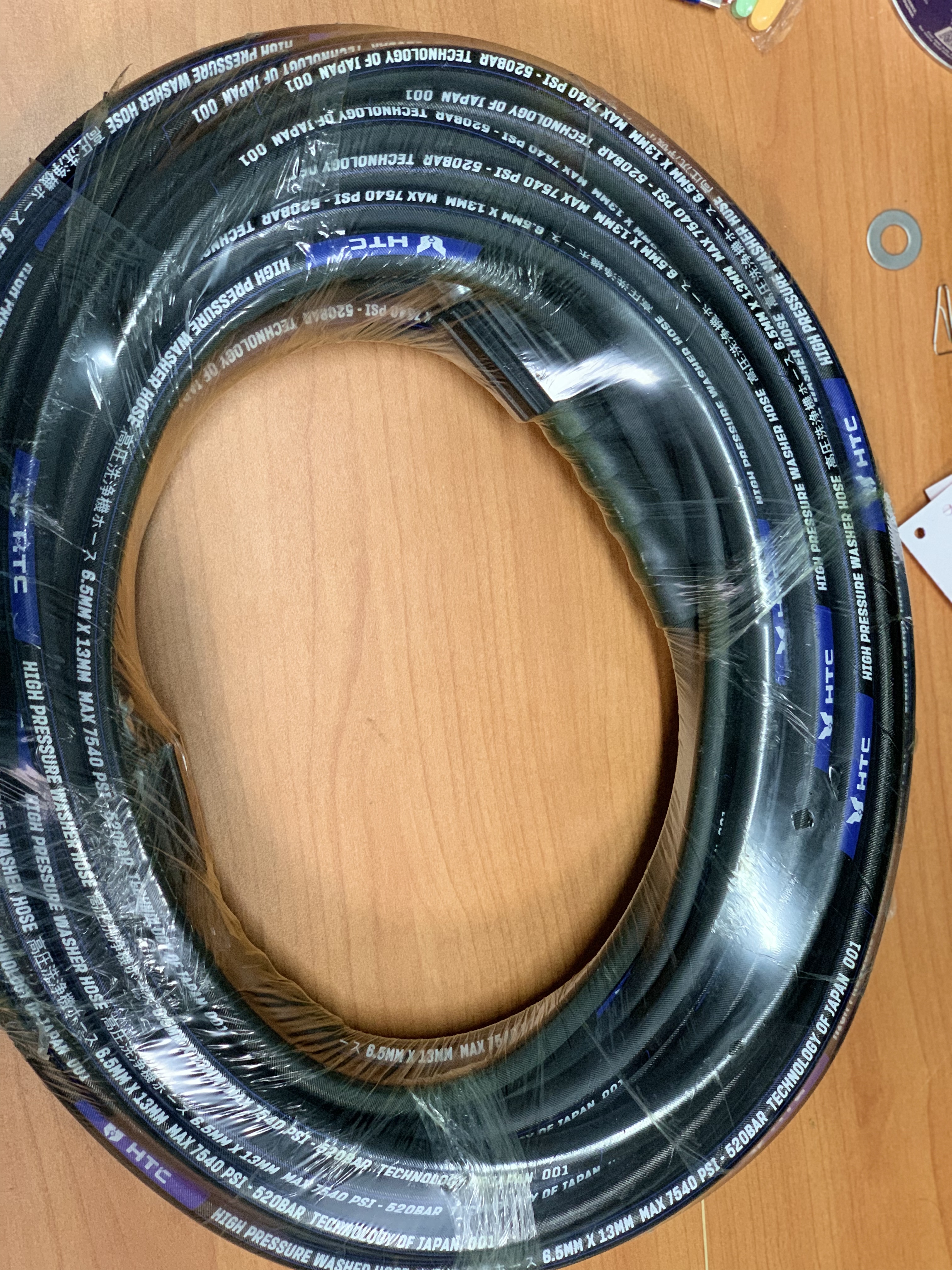 Dây xịt rửa xe HIỆU HTC LOẠI 10M,HTC6513-10W2 từ cao su tự nhiên,lõi lưới thép,áp lực cao 520 bar,ĐK 6.5*13mm,đầu nối ren 1.5x22mm