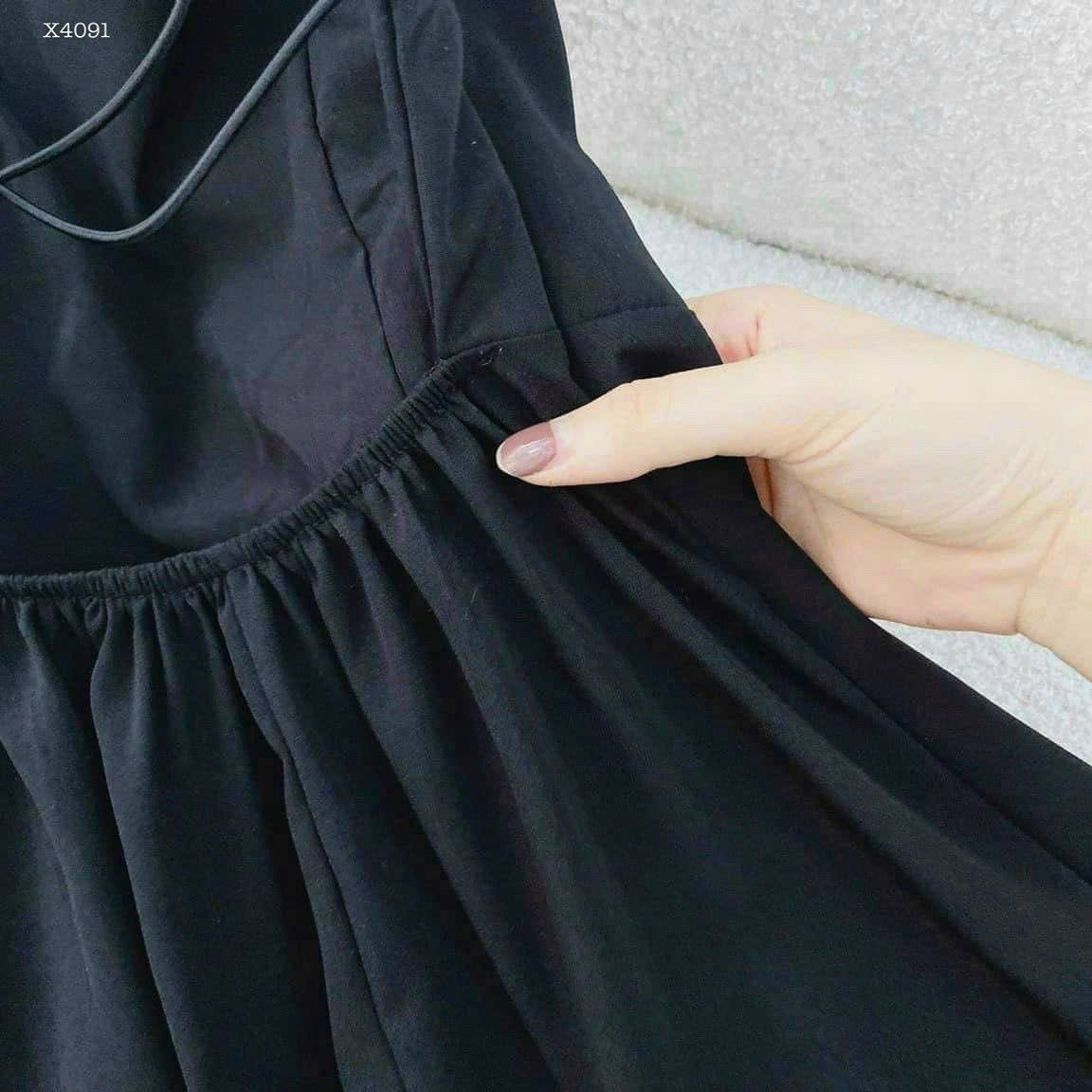 ĐẦM MAXI ĐEN CHÉO LƯNG