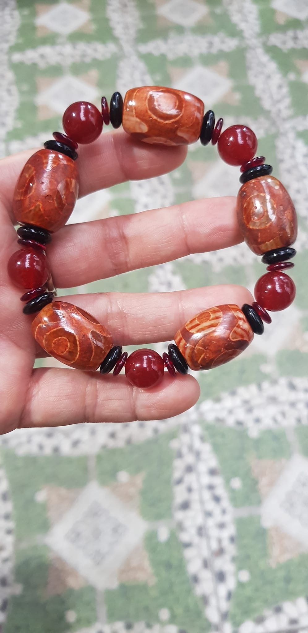 Vòng tay nam mã não tây tạng đỏ kiểu Vòng hạt thống 17mm phối hạt tròn mix đồng tiền đỏ đen vào Nam mệnh hoả mệnh thổ đeo hợp đẹp ạ