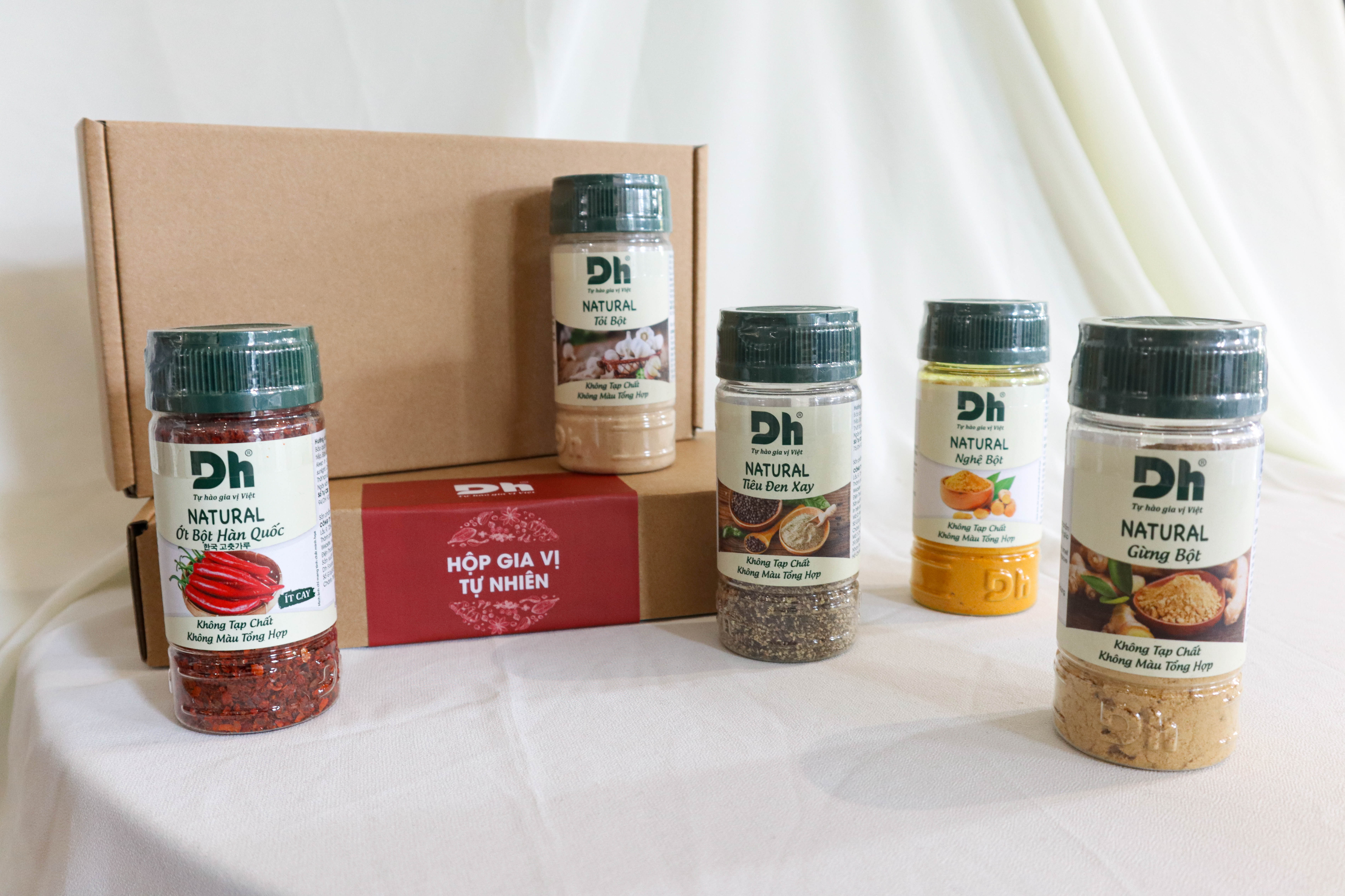 Hình ảnh Hộp Gia Vị Tự Nhiên Dh Foods - Set 5 loại nguyên liệu chế biến thực phẩm - Natural Ớt Bột Hàn Quốc, Tiêu Đen Xay, Tỏi Bột, Nghệ Bột, Gừng Bột