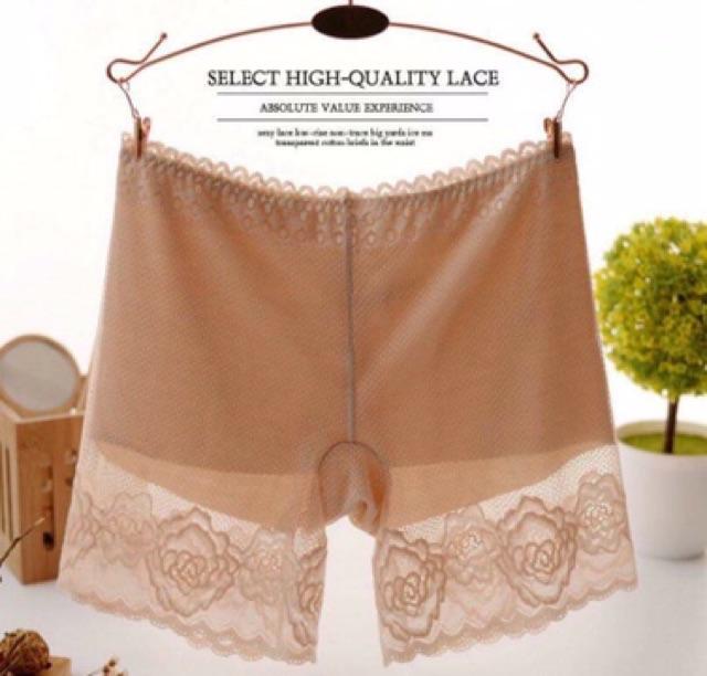 Hot Quần đùi mặc trong váy ren hoa hồng