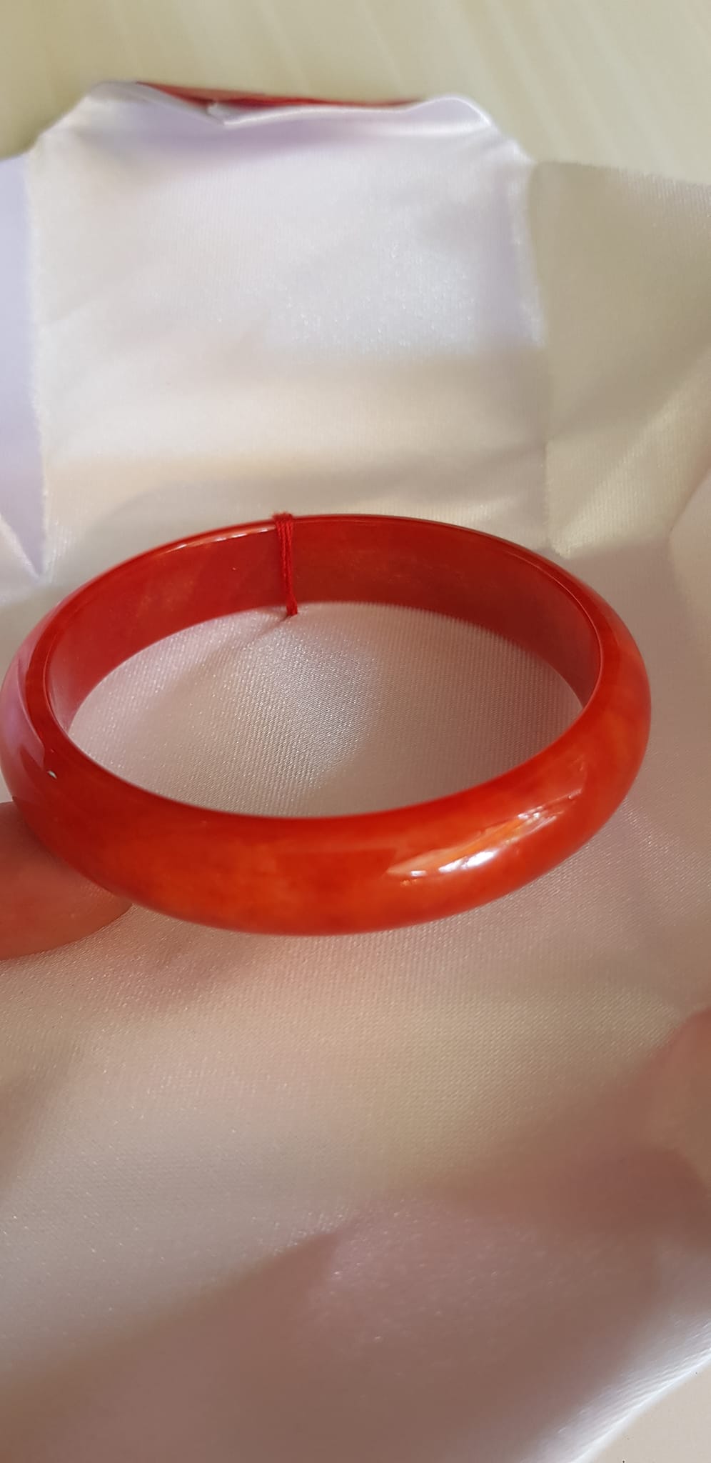 ️Vòng tay Nữ đá Cẩm Thạch mới Bản Hẹ Đỏ 59mm x cao 12,5mm x dầy 6,5mm Vòng màu đỏ tươi sáng bóng đều đẹp lắm Nữ mệnh hỏa mệnh thổ nặng 56kg - 66kg đeo đẹp ạ