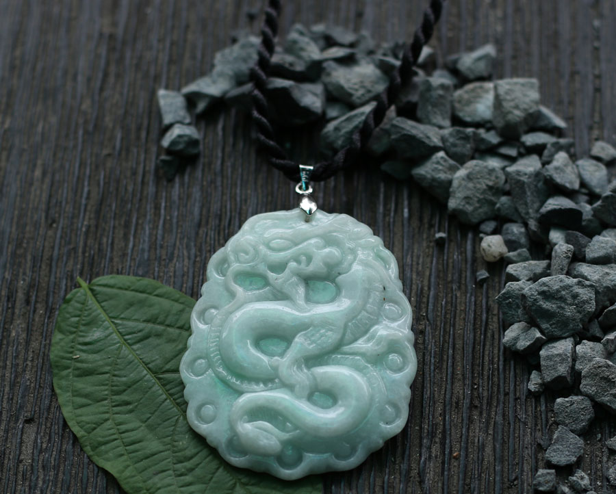 Mặt Dây Chuyền Cẩm Thạch Chạm Rồng Ngọc Quý Gemstones MD39